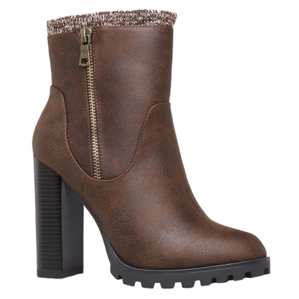 NWT ShoeDazzle Booties Size 6